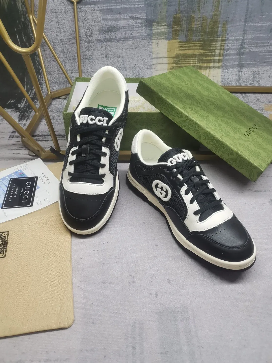 👟👟Ex-factory price 520👟👟 Gucci2023 Early Spring Gucci G Home The latest popular MAC80 sports shoes, couple style, white shoes🌸🌸🌸 Original purchase, development and production Gucci MAC80 new popular series. The exquisite and compact interlocking double G logo romantically interprets the aesthetic concept of this series. Made of off-white leather, vintage inspiration is cleverly blended into the sneaker design to reinterpret the brand logo. ▪️Fabric: Original customized imported first-layer cowhide ▪️Lining: Original customized imported breathable mesh ▪️Outsole: Original molded two-color T👟👟Factory price U outsole ▪️Sole thickness: 3CM ▪️Size: Women's 35-40 / Men's 39-46